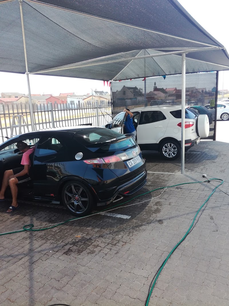 Mo's Car Wash & Barbershop - Photo 2